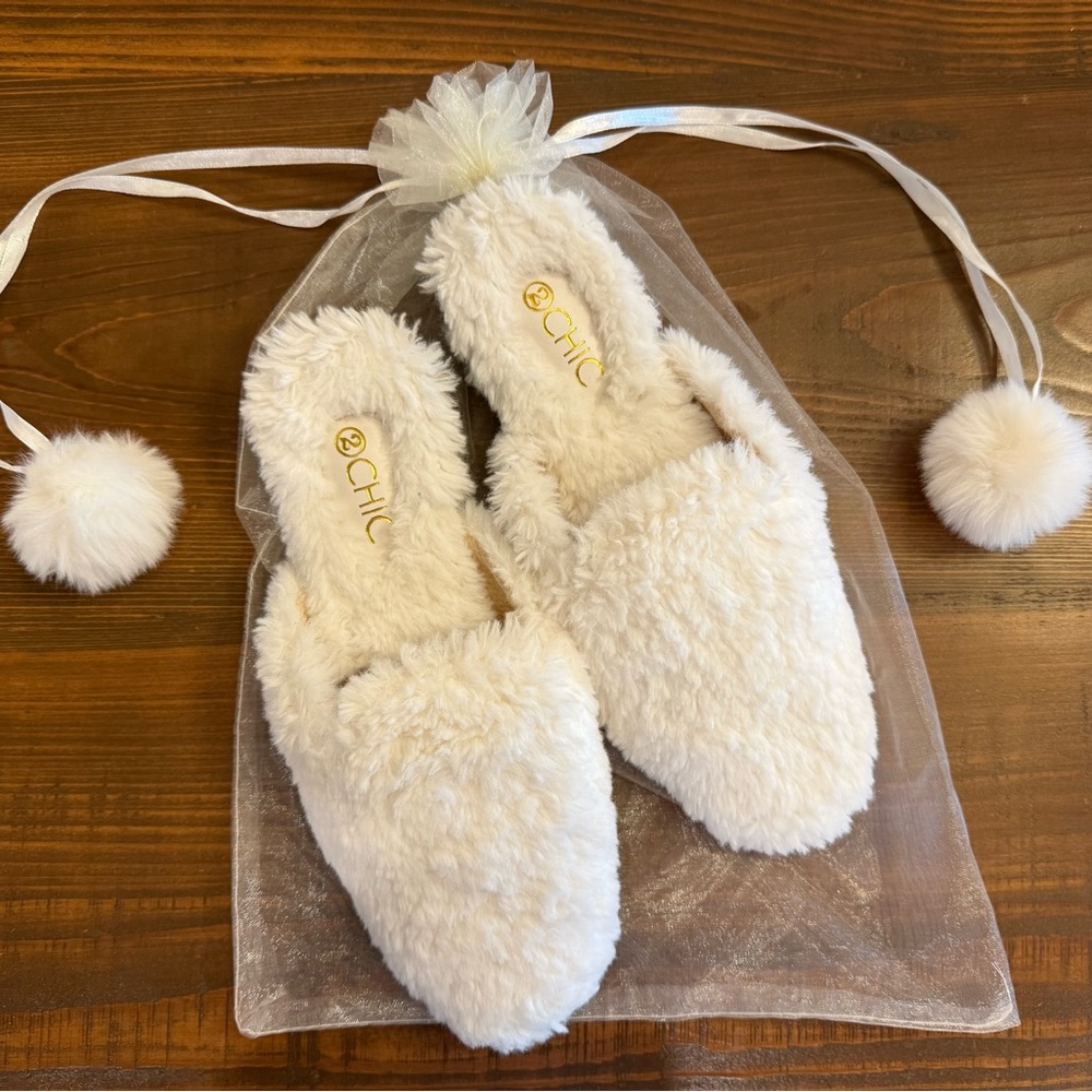 2Chic Creamy White Fuzzy Slippers with Pom-Pom bag